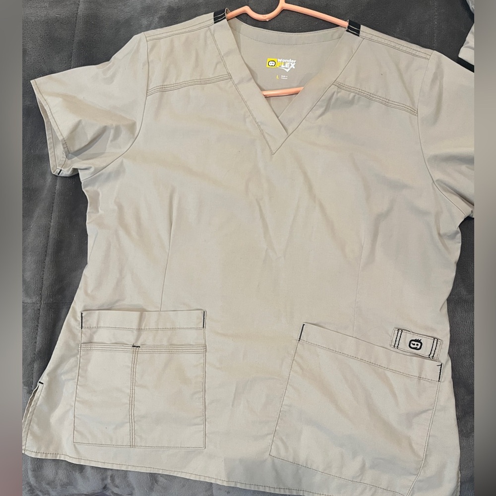 Wonder Wink Flex khaki scrubs size large